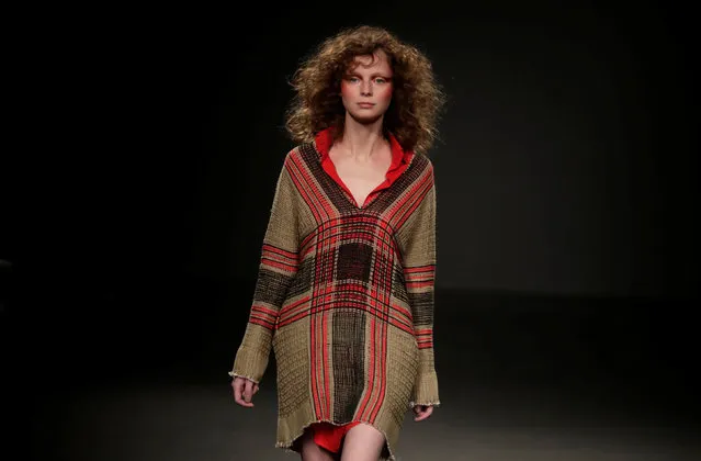 A model presents a creation by designer Pe de Chumbo, as part of her Fall/Winter 2018/19 collection, during Portugal Fashion in Porto, Portugal, March 23, 2018. (Photo by Rafael Marchante/Reuters)