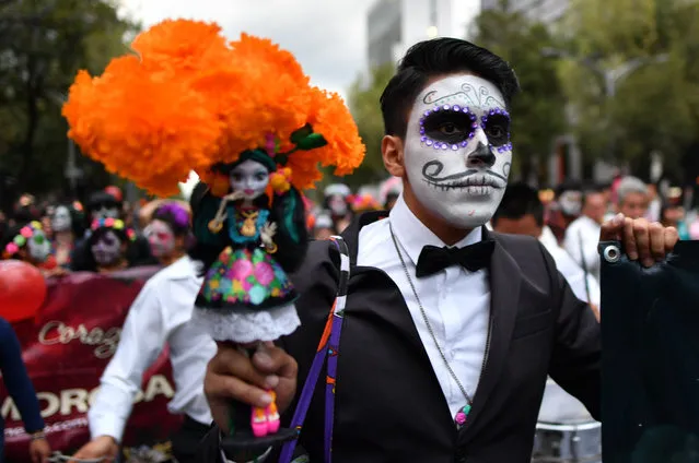 People fancy dressed as “Catrina” take part in the “Catrinas Parade” along Reforma Avenue, in Mexico City on October 23, 2016. (Photo by Yuri Cortez/AFP Photo)