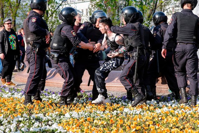 Russian police officers detain a protester during an unauthorized anti- Putin rally called by opposition leader Alexei Navalny on May 5, 2018 in Moscow, two days ahead of Vladimir Putin' s inauguration for a fourth Kremlin term. (Photo by Maxim Zmeyev/AFP Photo)