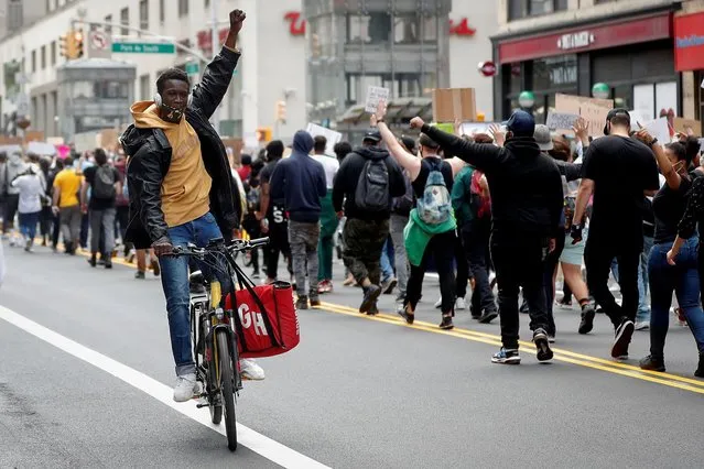 Protesters march against the death in Minneapolis police custody of George Floyd, in the Manhattan borough of New York City, U.S., June 1, 2020. (Photo by Mike Segar/Reuters)