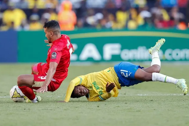 Wydad's Moroccan midfielder Jalal Daoudi (L) tackles Sundowns' South African midfielder Sphelele Mkhulise (R) during the CAF Champions League 2nd leg semi-final football match between South Africa’s Mamelodi Sundowns and Morocco’s Wydad Athletic Club at the Loftus Versfeld stadium in Pretoria on May 20, 2023. (Photo by Phill Magakoe/AFP Photo)