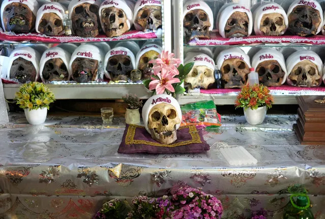 Natitas, skulls of the dead, who people asking for blessings, health and protection are seen before the Dia de las Natitas (Day of the Skulls) celebrations, in La Paz, Bolivia on November 7, 2020. (Photo by David Mercado/Reuters)