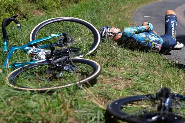 Astana Qazaqstan Team's Spanish rider David De La Cruz suffers a crash during the 12th stage of the 110th edition of the Tour de France cycling race, 169 km between Roanne and Belleville-en-Beaujolais, in central-eastern France, on July 13, 2023. (Photo by Thomas Samson/AFP Photo)