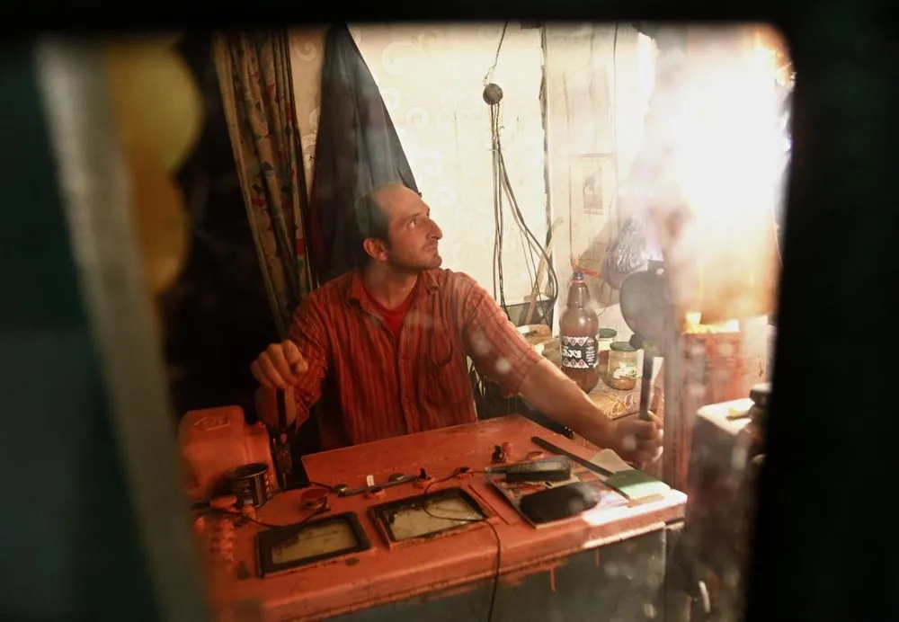 Aboard the Crumbling Cable Cars