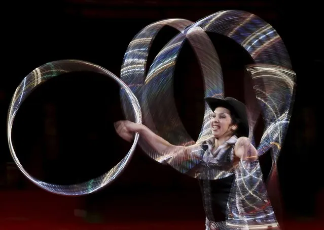 A juggler performs during “Stars and starlets”, a new programme, at the National Circus in the Ukrainian capital of Kiev April 30, 2015. (Photo by Gleb Garanich/Reuters)