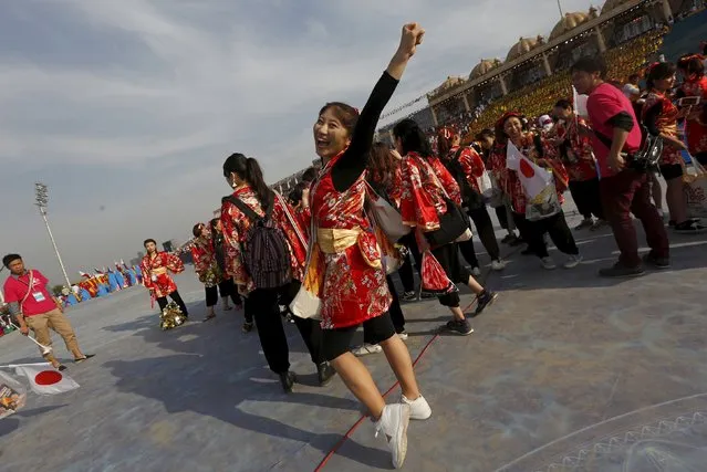 Participants from Japan wait to perform a dance during the last day of World Culture Festival on the banks of the river Yamuna in New Delhi, India, March 13, 2016. (Photo by Adnan Abidi/Reuters)