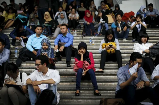 Job seekers are seen sitting on a flight of stairs at the Indonesia Spectacular Job Fair 2015 at Gelora Bung Karno stadium in Jakarta August 12, 2015. (Photo by Reuters/Beawiharta)