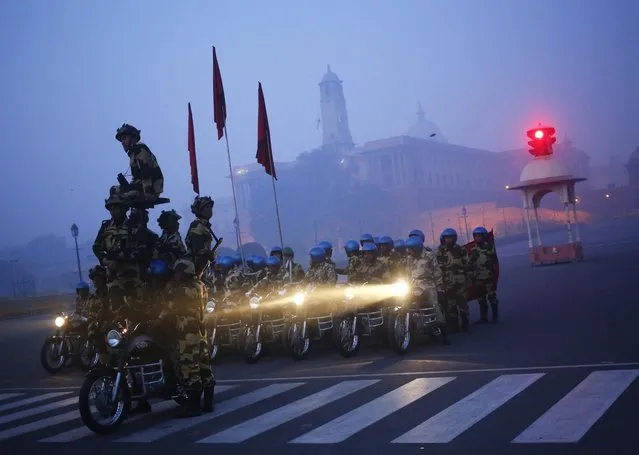 Indian soldiers take part in the rehearsal for the Republic Day parade on a cold winter morning in New Delhi January 13, 2014. (Photo by Anindito Mukherjee/Reuters)
