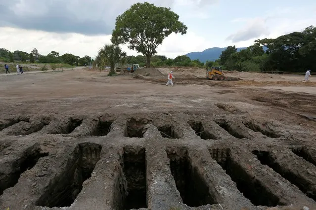Recently dug graves are seen at an area for victims of the coronavirus disease (COVID-19), at La Bermeja cemetery, as the coronavirus disease outbreak continues in San Salvador, El Salvador on July 21, 2020. (Photo by Jose Cabezas/Reuters)