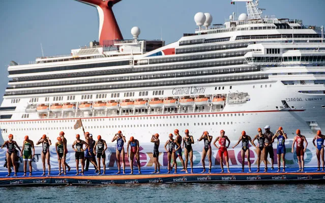 General view of participants during the ITU World Triathlon Championships 2016 in Cozumel, Quintana Roo, Mexico on September 17, 2016. (Photo by Elizabeth Ruiz/AFP Photo)