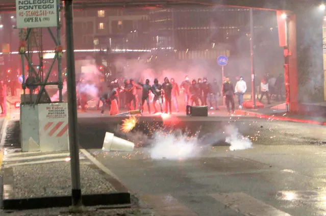 Protesters during clashes with Police during a protest against the new coronavirus measures in Central Station, Milan, Italy, 26 October 2020. Italian Prime Minister Giuseppe Conte on 25 October announced new nationwide coronavirus restrictions that come into effect as of 26 October and include the closure of restaurants and bars by 6 p.m. and shutting down gyms, cinemas and swimming pools. (Photo by Paolo Salmoirago/EPA/EFE)