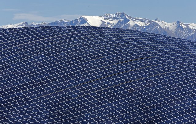 A general view shows solar panels to produce renewable energy at the photovoltaic park in Les Mees, in the department of Alpes-de-Haute-Provence, southern France in this March 31, 2015 file photo. (Photo by Jean-Paul Pelissier/Reuters)