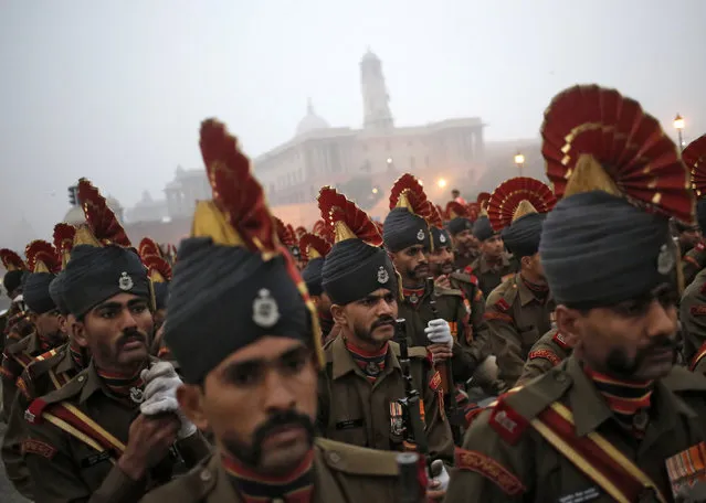 Indian Border Security Force (BSF) soldiers take part in the rehearsal for the Republic Day parade during early morning in New Delhi, India, January 15, 2016. (Photo by Anindito Mukherjee/Reuters)