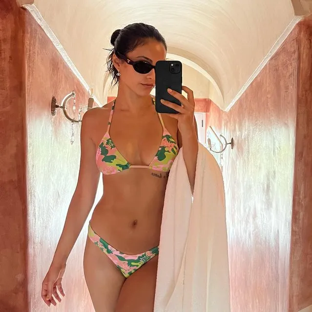 American actress Camila Mendes shows off her bikini body in a mirror selfie in the second decade of September 2023. (Photo by Camilamendes/Instagram)