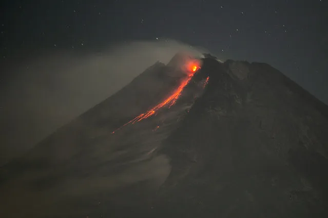 The Mount Merapi volcano spews hot lava and smoke, as seen from Turi in Yogyakarta, Indonesia on August 9, 2023. (Photo by Hendra Nurdiyansyah/Antara Foto via Reuters)