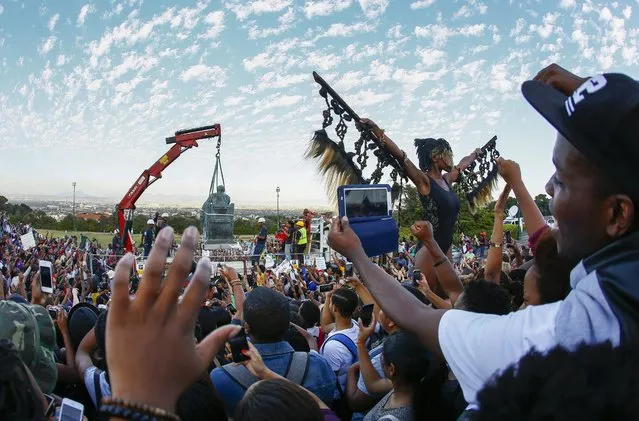 The statue of one of apartheid's architects Cecil John Rhodes is removed as thousands cheer from the University of Cape Town (UCT), South Africa, 09 April 2015. The colonial era statue has been the centre of contoversy for weeks following student protests calling for it to be taken down. (Photo by Nic Bothma/EPA)