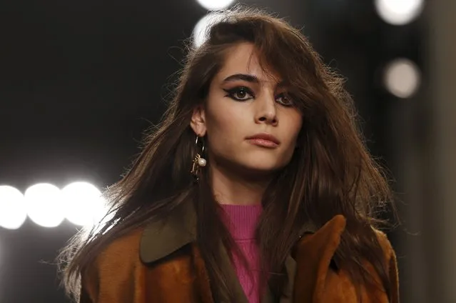 A model presents a creation at the Topshop Unique catwalk show at London Fashion Week Autumn/Winter 2016 in London, Britain February 21, 2016. (Photo by Neil Hall/Reuters)