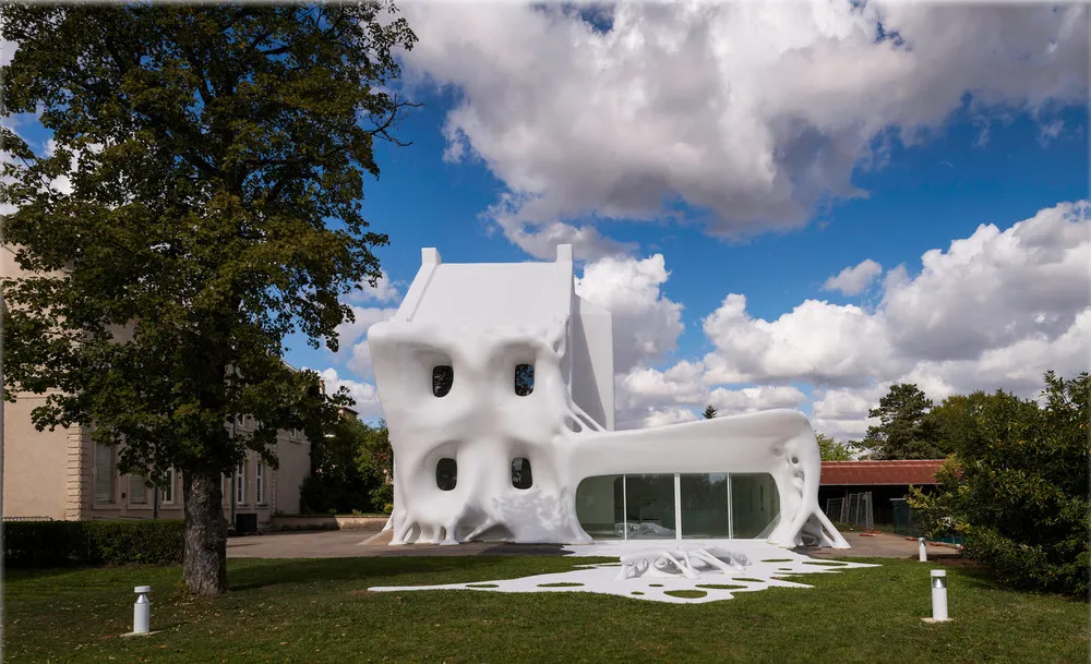 Gue(ho)st House in France