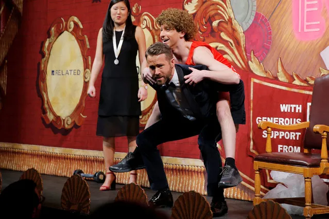 Actor Ryan Reynolds does squats with Hasty Pudding Theatricals cast member Scott Hall, playing the role of Richard Simmons, on his back during ceremonies to honor Reynolds as Hasty Pudding Theatricals Man of the Year at Harvard University in Cambridge, Massachusetts, U.S. February 3, 2017. (Photo by Brian Snyder/Reuters)