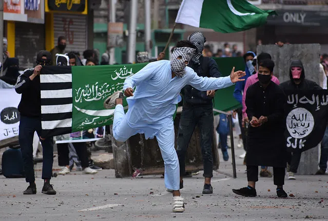 Protesters clash with at Indian police in old Srinagar, Kashmir, India on June 05, 2019.Massive anti India clashes erupt in old Srinagar soon after the Eid prayers culminated in Grand Mosque,police used teargas shells ,pellet fire and stun grenades to disperse the agitated protesters.Dozens of protesters received injuries locals in the area said. (Photo by Faisal Khan/Anadolu Agency/Getty Images)