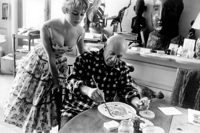 Actress Brigitte Bardot watching Pablo Picasso at work in his studio in Vallauris during the 1956 International Cannes Film Festival. (Photo by Jerome Brierre/RDA/Getty Images)