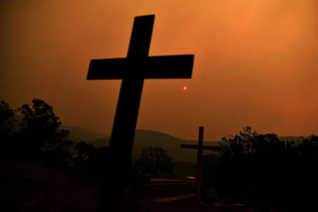 The sun is blocked by smoke rising from the Gospers Mountain bushfire on November 15, 2019 in St Albans, Australia. An estimated million hectares of land has been burned by bushfire across follownig catastrophic fire conditions – the highest possible level of bushfire danger. While conditions have eased, fire crews remain on high alert as dozens of bushfires continue to burn. A state of emergency was declared by NSW Premier Gladys Berejiklian on Monday 11 November and is still in effect, giving emergency powers to Rural Fire Service Commissioner Shane Fitzsimmons and prohibiting fires across the state. Four people have died following the bushfires in NSW this week. (Photo by Sam Mooy/Getty Images)
