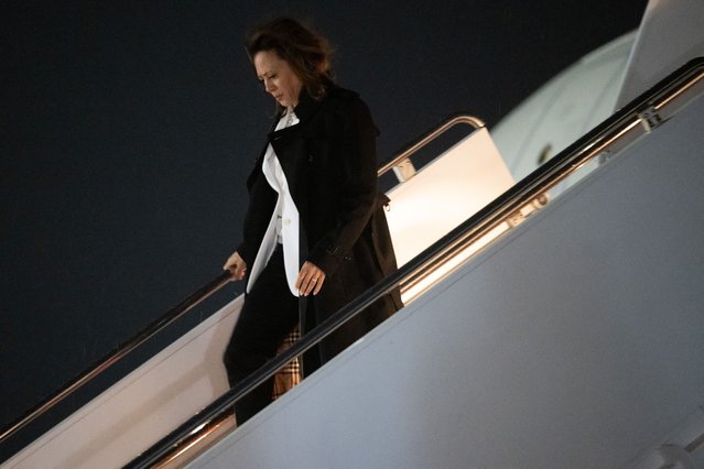 US Vice President and Democratic presidential candidate Kamala Harris isembarks from Air Force Two upon arrival at Joint Base Andrews in Maryland on August 29, 2024. Harris returned to Washington, DC, after her Georgia bus tour. (Photo by Saul Loeb/Pool via AFP Photo)