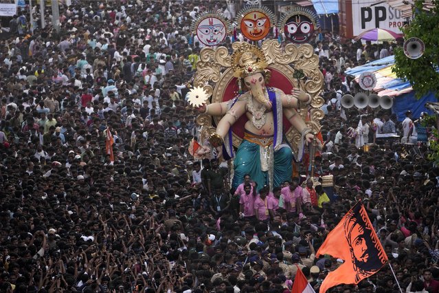 People carry idol of elephant-headed Hindu god Ganesh from the workshop to pandal, a temporary shelter, ahead of the Ganesh Chaturthi festival in Mumbai, India, Saturday, August 31, 2024. (Photo by Rajanish Kakade/AP Photo)