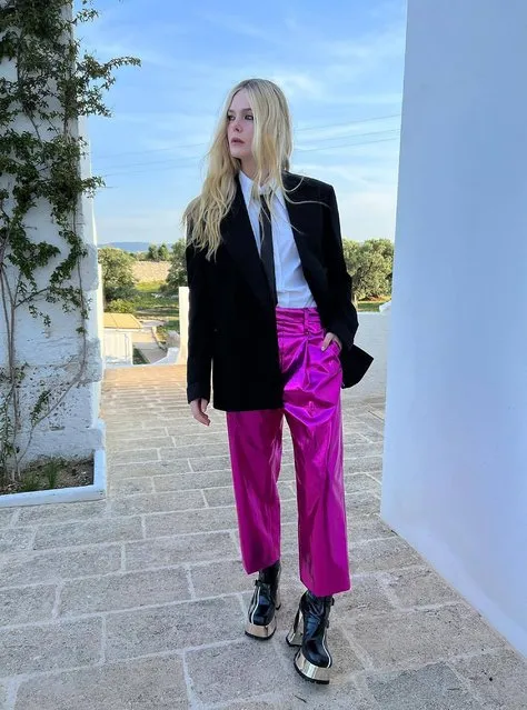 American actress Elle Fanning shows off her Gucci look in the second decade of May 2022. (Photo by ellefanning/Instagram)