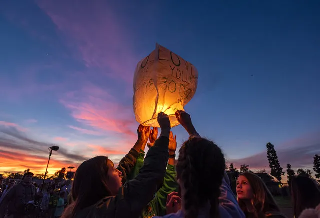 Classmates and friends of Alyssa Altobelli launch a lantern in her memory during a vigil in Newport Beach, Calif., Thursday, January 30, 2020. Alyssa and her parents, John and Keri Altobelli, were among the nine people who were killed in the helicopter crash in Calabasas, Calif., including Los Angeles Lakers great Kobe Bryant and his daughter Gianna, 13. (Photo by Leonard Ortiz/The Orange County Register via AP Photo)