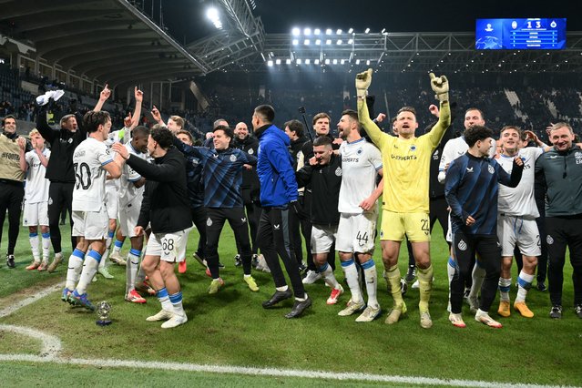 Club Brugge's players celebrate after winning at the end of the UEFA Champions League knockout phase play-off 2nd leg football match between Club Brugge KV and Atalanta at the Stadio di Bergamo in Bergamo on February 18, 2025. (Photo by Alberto Pizzoli/AFP Photo)
