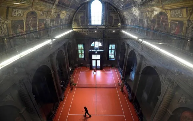 People play tennis on the US artist Asad Raza' s new piece of art, a tennis court, called “untitled (plot for dialogue)”, inside the San Paolo Converso church, in Milan, which hosts the architect office of CLS Architetti company, on November 20, 2017. (Photo by Miguel Medina/AFP Photo)