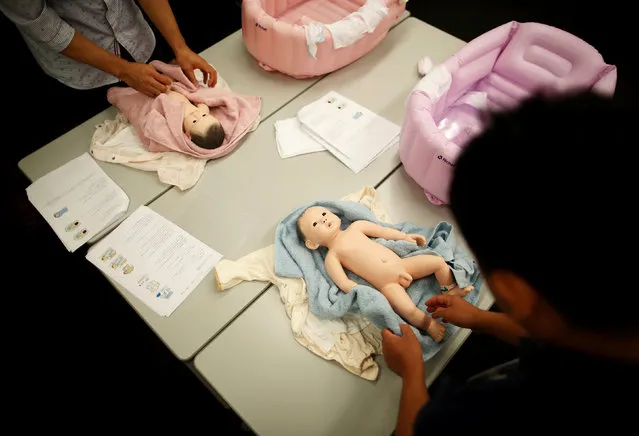 Participants take part in an “Ikumen” course, or child-rearing course for men, organized by Osaka-based company Ikumen University, in Tokyo, Japan September 18, 2016. (Photo by Issei Kato/Reuters)