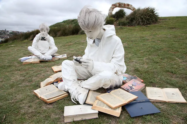 An installation called "Quotidianity the brothers" is displayed along the coastline in Sydney, Thursday, October 22, 2015, as part of the annual Sculpture by the Sea exhibition. Entrants from Brazil, Canada, China and England are among the 39 international artists with some of the 107 works in the exhibition. (Photo by Rick Rycroft/AP Photo)