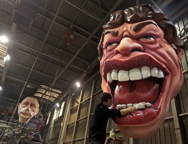 A worker puts the final touches on a giant figure of Rolling Stones singer Mick Jagger (R) near a figure of Russian President Vladimir Putin (L) during preparations for the carnival parade in Nice January 29, 2015. The 131th Carnival of Nice will runs from February 13 to March 1 and will celebrate the “King of Music”. (Photo by Eric Gaillard/Reuters)