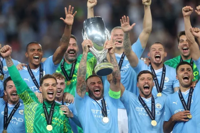 Kyle Walker of Manchester City lifts the UEFA Super Cup trophy after the team's victory in the UEFA Super Cup 2023 match between Manchester City FC and Sevilla FC at Karaiskakis Stadium on August 16, 2023 in Piraeus, Greece. (Photo by Alexander Hassenstein - UEFA/UEFA via Getty Images)