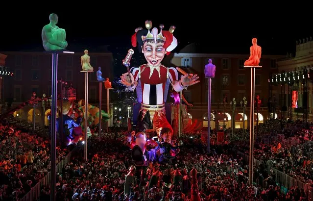 The float of the King of Carnival is paraded through the crowd during the Carnival parade in Nice, France, February 13, 2016. The 132nd Carnival of Nice will take place from February 13 to 28 and will celebrate the “King of Media”. (Photo by Eric Gaillard/Reuters)