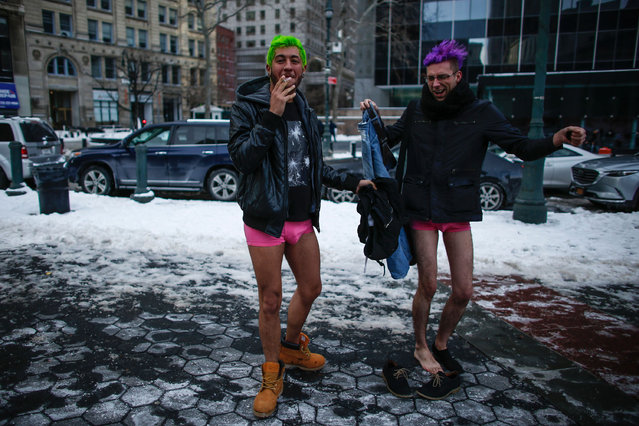 People without pants pose for a picture on an icey street  during the “No Pants Subway Ride” in New York on January 8, 2017. The event, which first took place in New York in 2002, has become a yearly event attended by people in more than 60 cities across the globe. (Photo by Kena Betancur/AFP Photo)