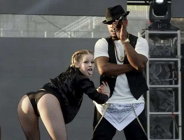 Ne-Yo (R) performs with a dancer on stage during the 2015 Wango Tango concert at the StubHub Center in Carson, California May 9, 2015. (Photo by Kevork Djansezian/Reuters)