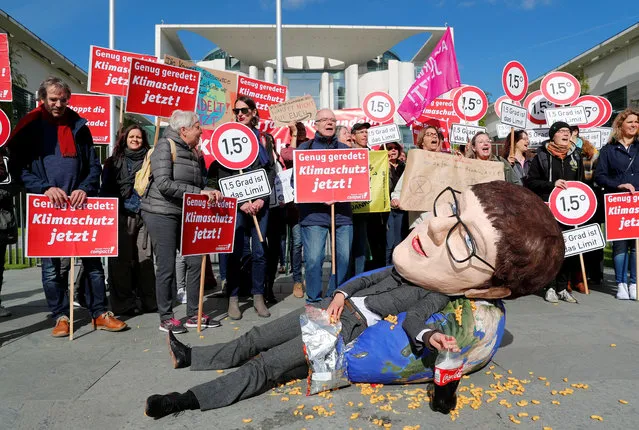 Environmental activists from “Campact” protest in support of German climate targets and against the climate policy of the Christian Democratic Union (CDU) party, as an activist dressed as CDU chairwoman Annegret Kramp-Karrenbauer performs, at the Chancellery in Berlin, Germany May 29, 2019. (Photo by Fabrizio Bensch/Reuters)