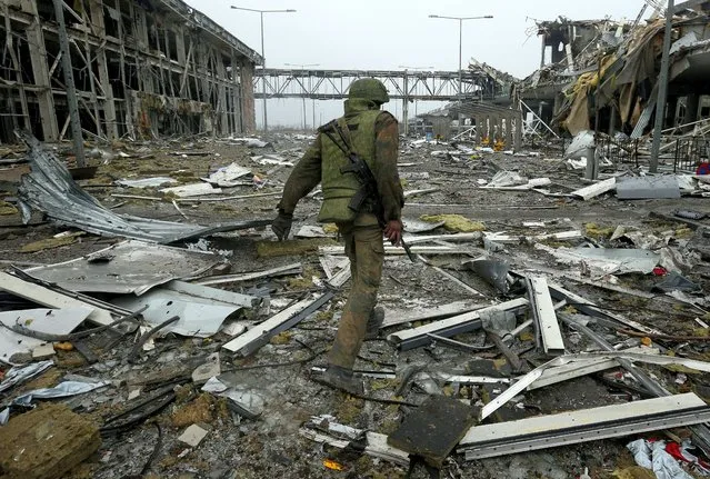 An armed soldier of the Donetsk People's Republic (DPR) army patrols the destroyed Donetsk Airport in Donetsk, Ukraine on March 4, 2015. (Photo by Valery Sharifulin/TASS)