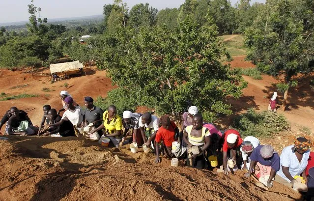 Female gold prospectors search for raw mineral ore at an open-pit mine in the village of Kogelo, west of Kenya's capital Nairobi, July 15, 2015. (Photo by Thomas Mukoya/Reuters)