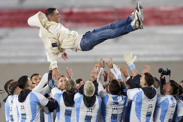 Players of Argentina hoist Ángel Di María before a qualifying soccer match for the FIFA World Cup 2026 against Chile in Buenos Aires, Argentina, Thursday, September 5, 2024. (Photo by Natacha Pisarenko/AP Photo)