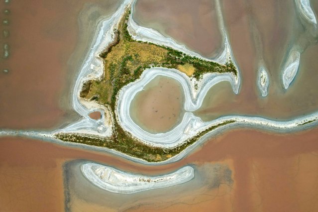 The colorful Salt Lake in Yuncheng, China, on September 26, 2024. (Photo by Costfoto/NurPhoto/Rex Features/Shutterstock)