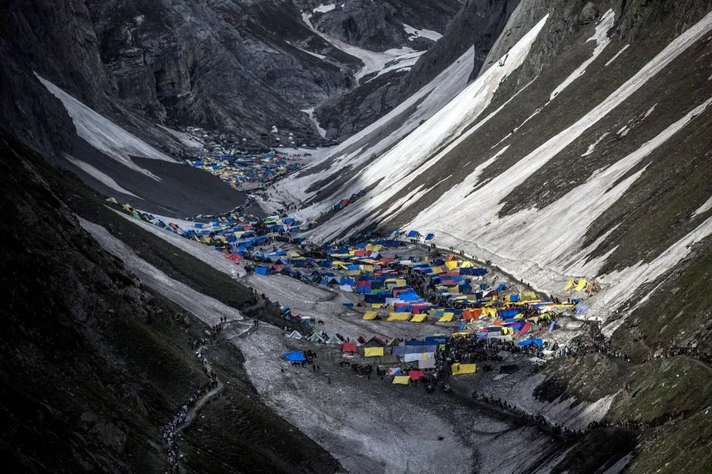 Thousands of Hindu Pilgrims Take Part in Amarnath Yatra