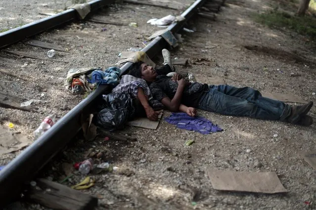Two migrants from Guatemala sleep on the train tracks in Arriaga August 8, 2014. (Photo by Jorge Dan Lopez/Reuters)
