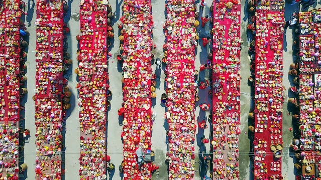 Aerial view of villagers and tourists attending a long table banquet in Longyan, Fujian Province of China. The long-table banquet is a long-held tradition held every three years to pray for good fortune and bumper harvest, during which villagers will gather together to eat sacrifice after worshipping the gods. (Photo by VCG/VCG via Getty Images)