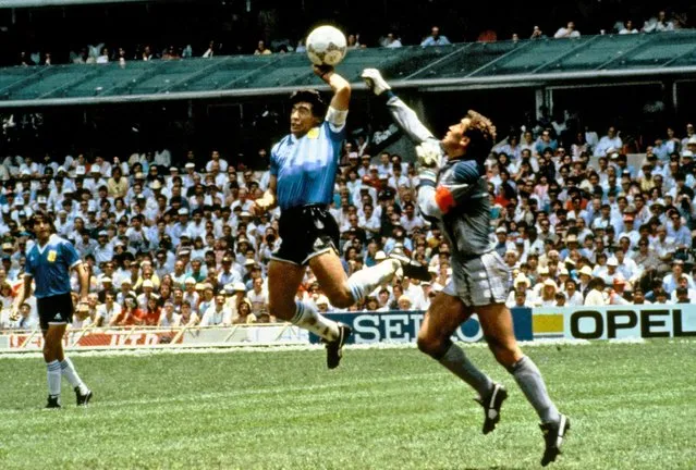 Argentina's Diego Maradona scores 1st goal with his Hand of God, past England goalkeeper Peter Shilton during Football World Cup Quarter Final in Mexico on 22nd June, 1986. (Photo by Bob Thomas Sports Photography via Getty Images)