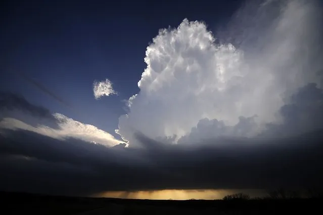 A supercell storm west of Newcastle, Texas tries to build up strength April 9, 2013.  Many of the storms in Tornado Alley that were forecast to be severe this week were taken out by a cold front from Canada.  Picture taken April 9, 2013. (Photo by Gene Blevins/Reuters)