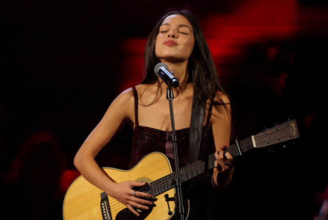 Olivia Rodrigo performs for The White Stripes induction during the 2025 Rock & Roll Hall of Fame Induction Ceremony in Los Angeles, California, U.S., November 8, 2025. (Photo by Mario Anzuoni/Reuters)